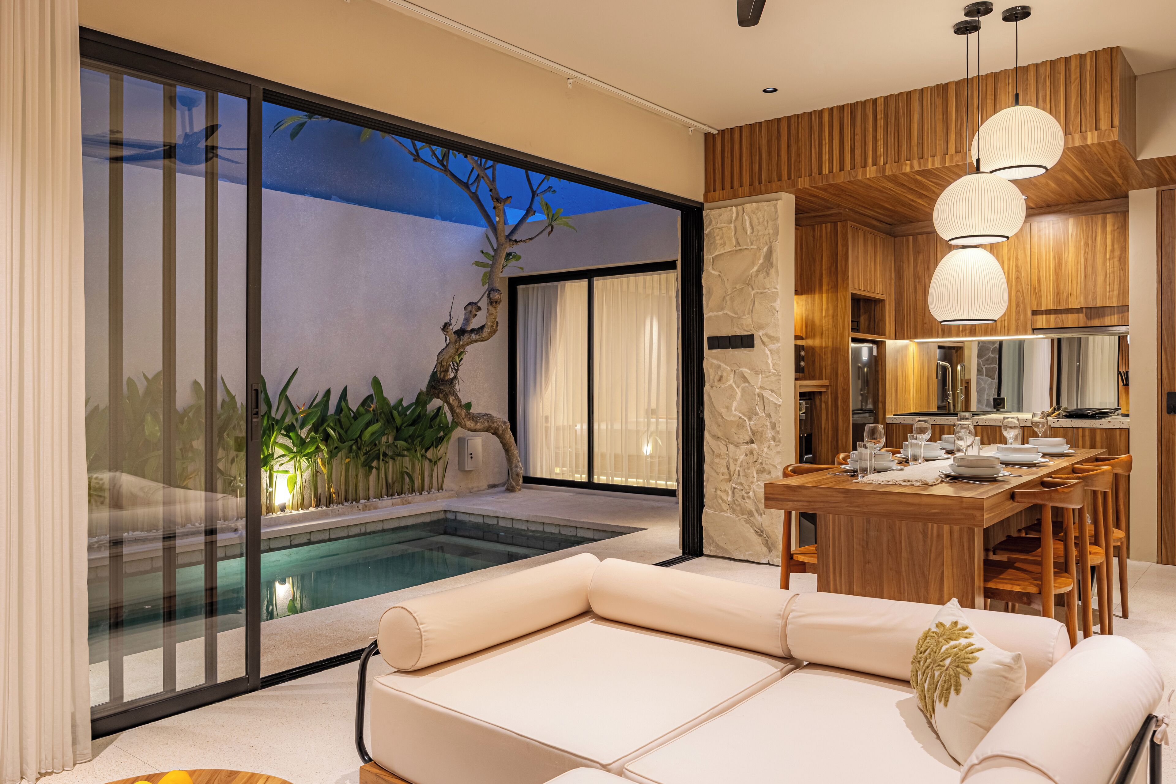 Vila design, 3 quartos, piscina particular | Área de estar | TV de tela plana 45 polegadas com canais digitais