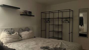 Bügeleisen/Bügelbrett, WLAN, Bettwäsche