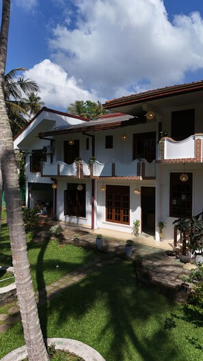 Front of property - coco drift hostel (Dikwella)