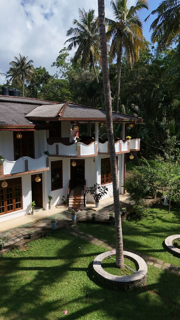 Front of property - coco drift hostel (Dikwella)