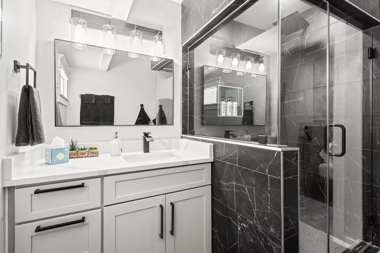 Family Bungalow | Bathroom | Hair dryer, slippers, towels, soap