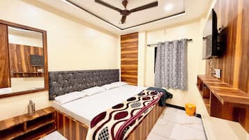 Premium bedding, desk, laptop workspace, free WiFi