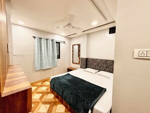 Premium bedding, desk, laptop workspace, free WiFi - Hotel DMD Inn near Temple & Rail Staion (Ujjain)