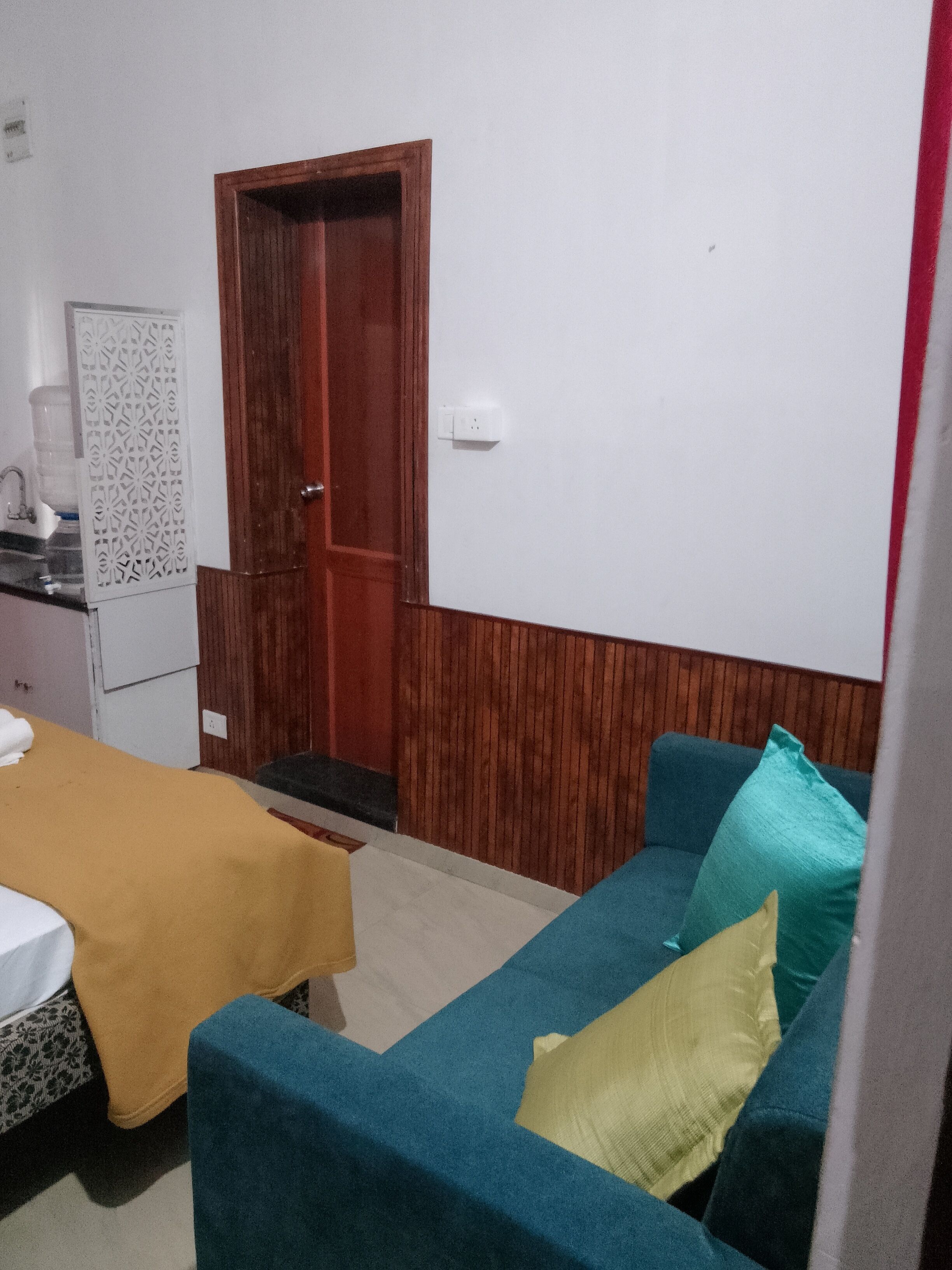 Economy Room | Interior