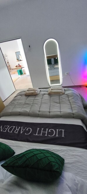 2 habitaciones, tabla de planchar con plancha y wifi gratis 