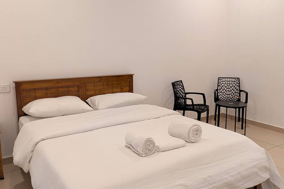 Doppelzimmer | Schreibtisch, laptopgeeigneter Arbeitsplatz, kostenloses WLAN