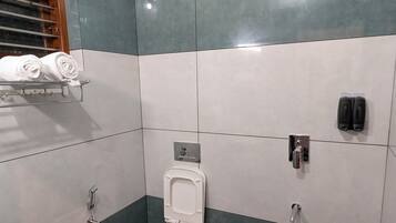 Double Room | Bathroom | Shower, towels, soap, shampoo
