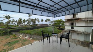 Doppelzimmer, Meerblick | Terrasse/Patio