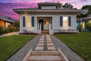 Exterior detail - Cozy Dallas Home in Bishop Arts Near Lake and Park (Dallas)