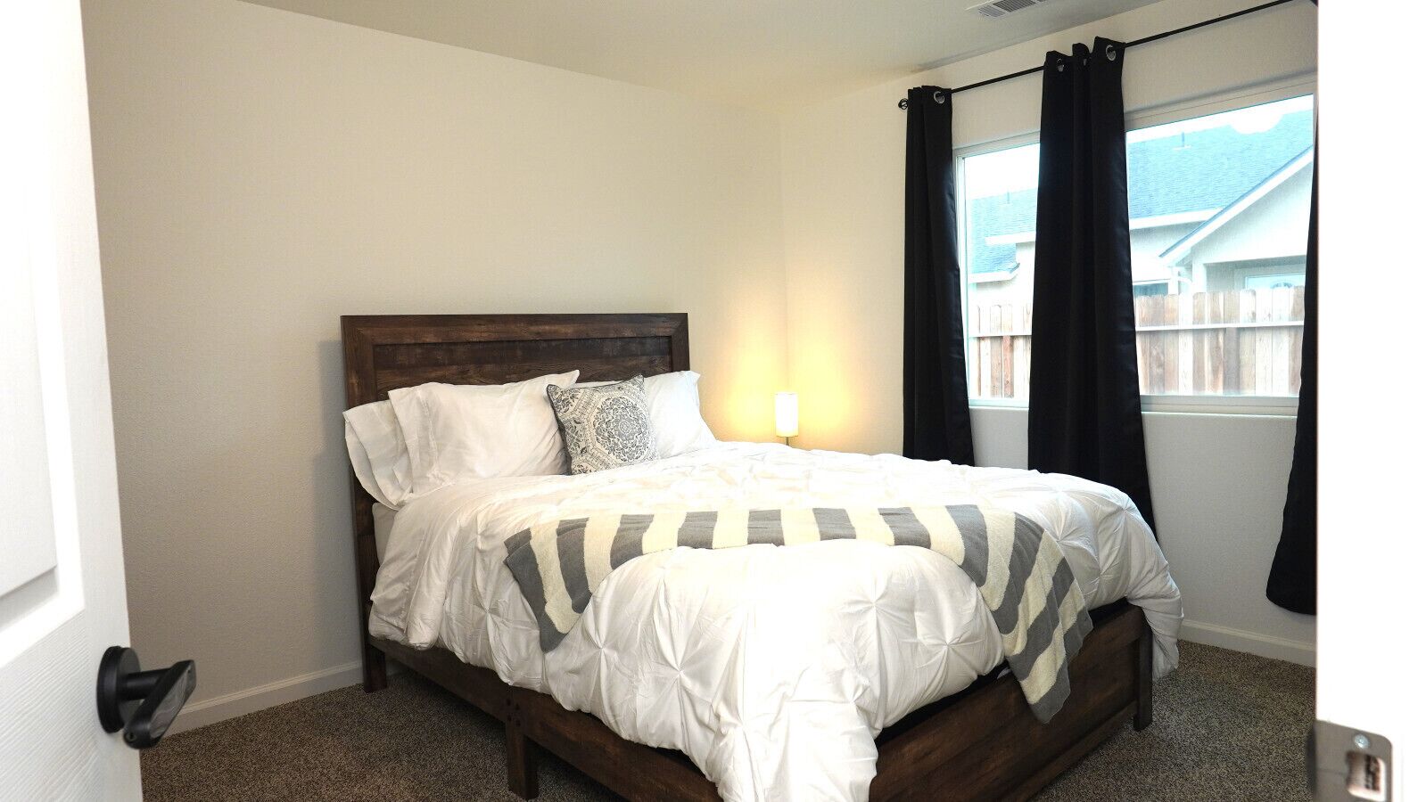 1 chambre, bureau, fer et planche à repasser, Wi-Fi