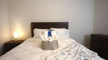 1 bedroom, desk, iron/ironing board, WiFi