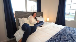 Desk, iron/ironing board, WiFi, bed sheets