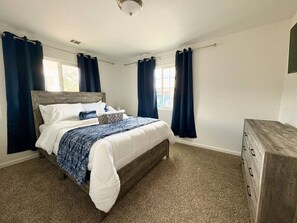 Desk, iron/ironing board, WiFi, bed sheets