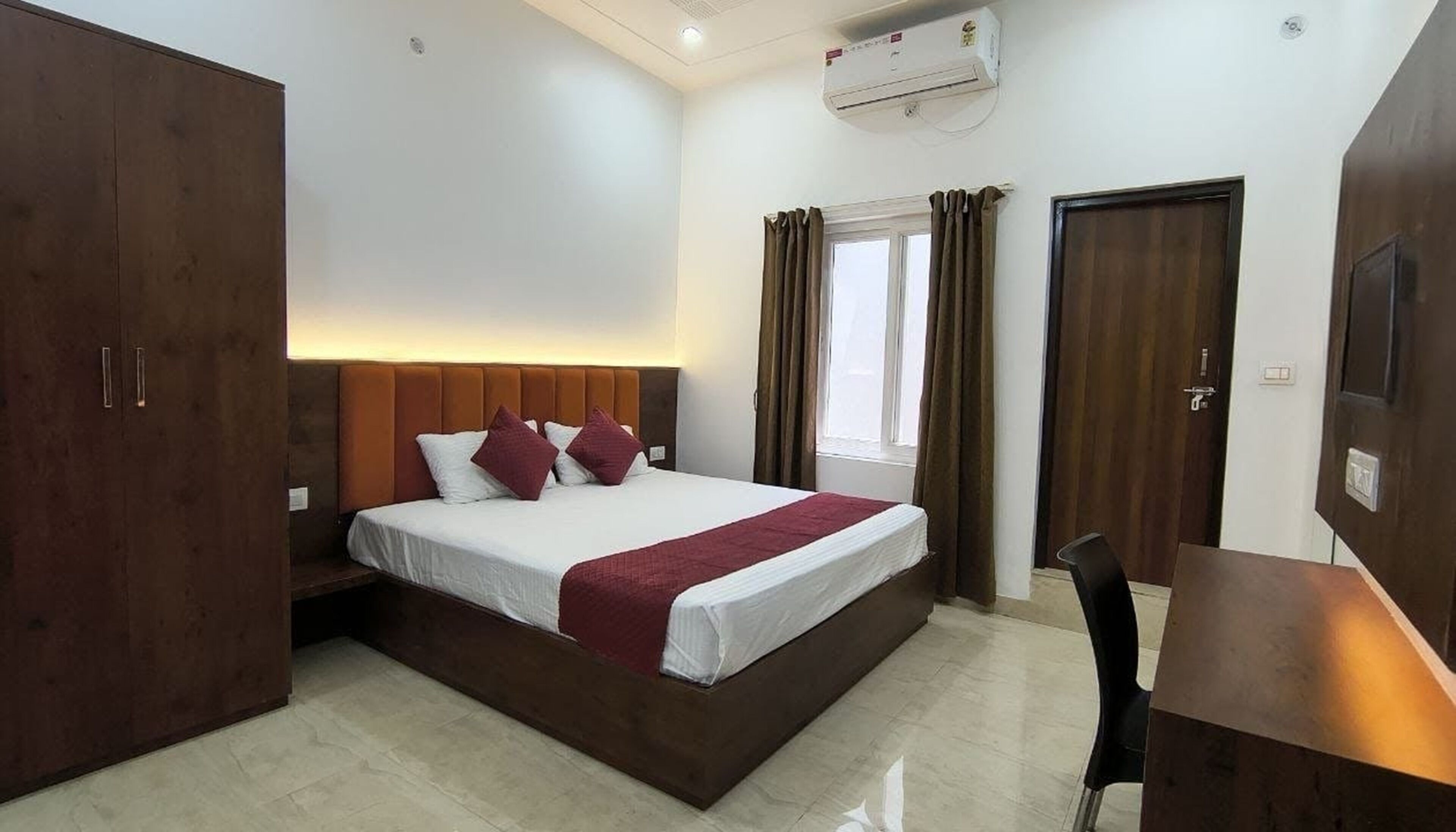Kamar Double Deluks, balkon, pemandangan kota | Wi-Fi gratis