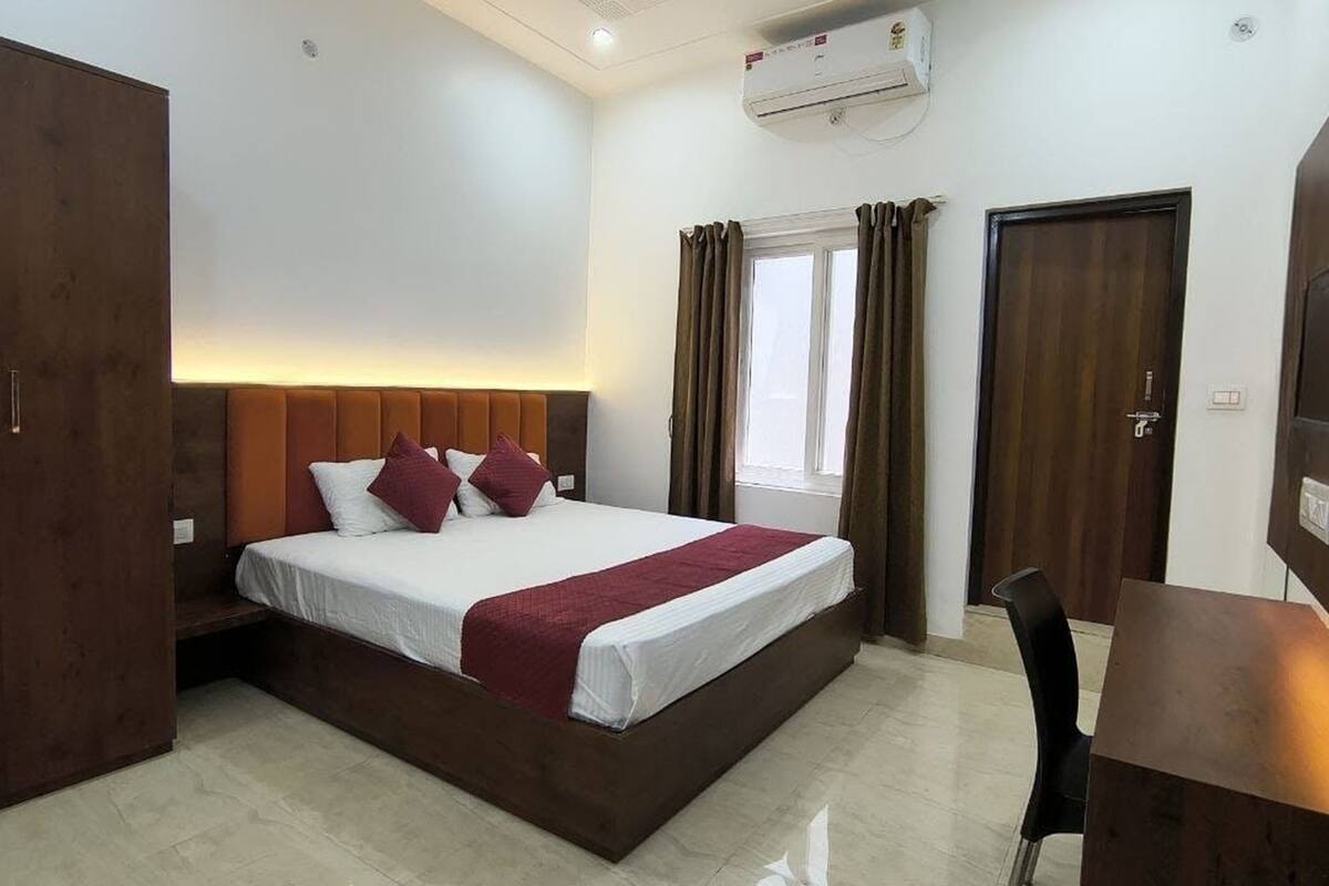 Kamar Double Deluks, balkon, pemandangan kota | Wi-Fi gratis