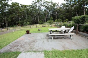 Outdoor dining - Hop Hop House in North Bendalong (Bendalong)