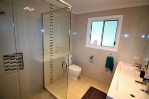 Bathroom - Hop Hop House in North Bendalong (Bendalong)