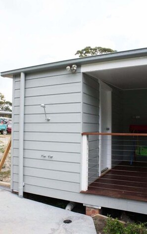 المنطقة المحيطة بالمنشأة