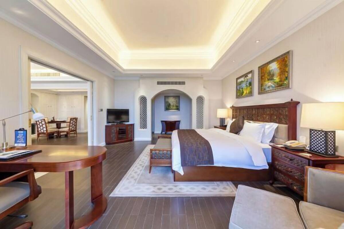 Bureau, espace de travail pour ordinateur portable, Wi-Fi gratuit