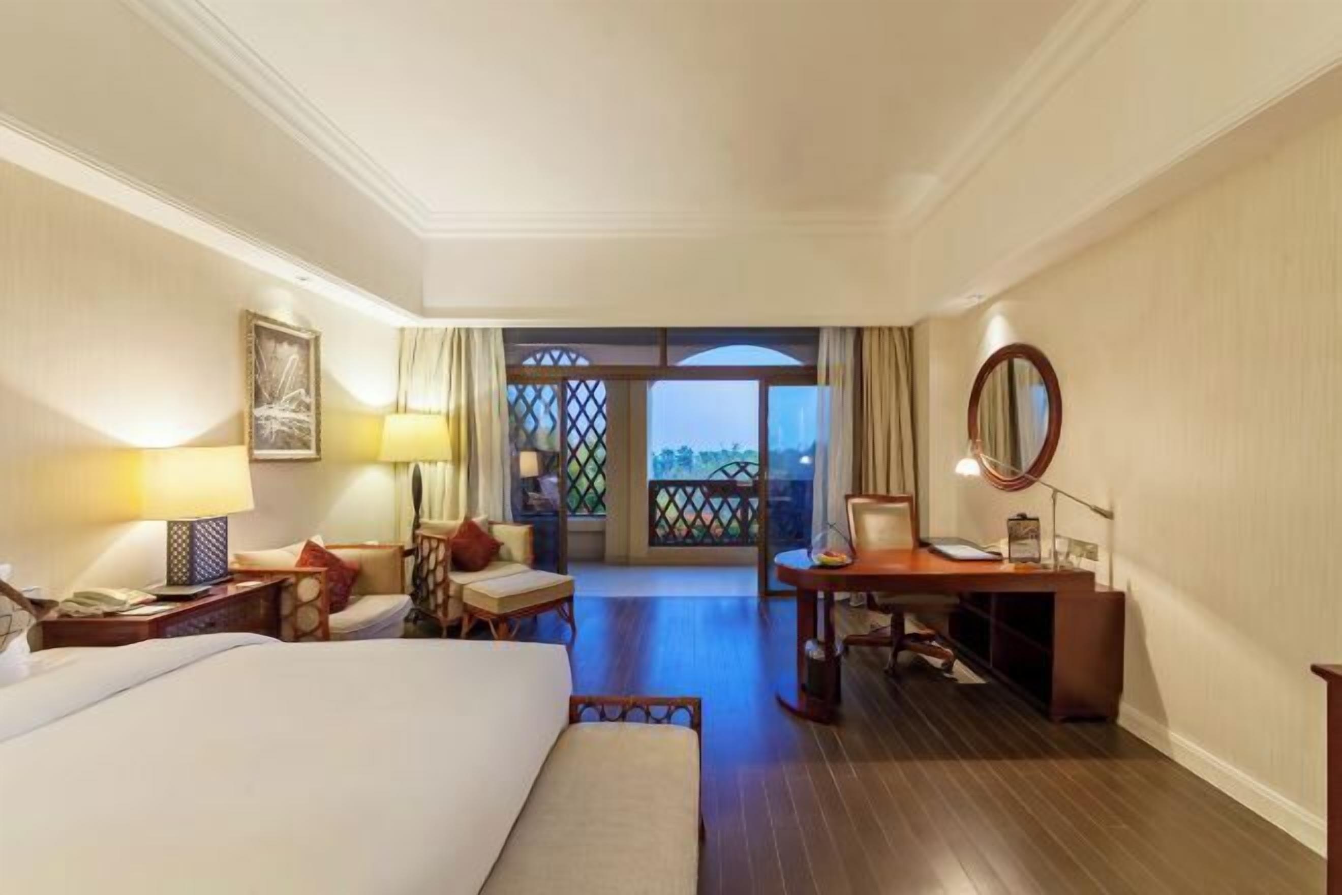 Escrivaninha, espaço de trabalho para notebook, Wi-Fi de cortesia