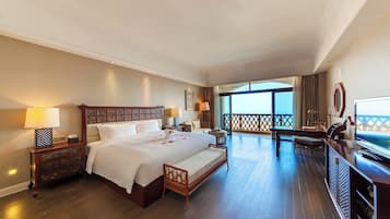 Deluxe Double Room, Partial Ocean View | Meja, ruang kerja komputer riba, Wi-fi percuma