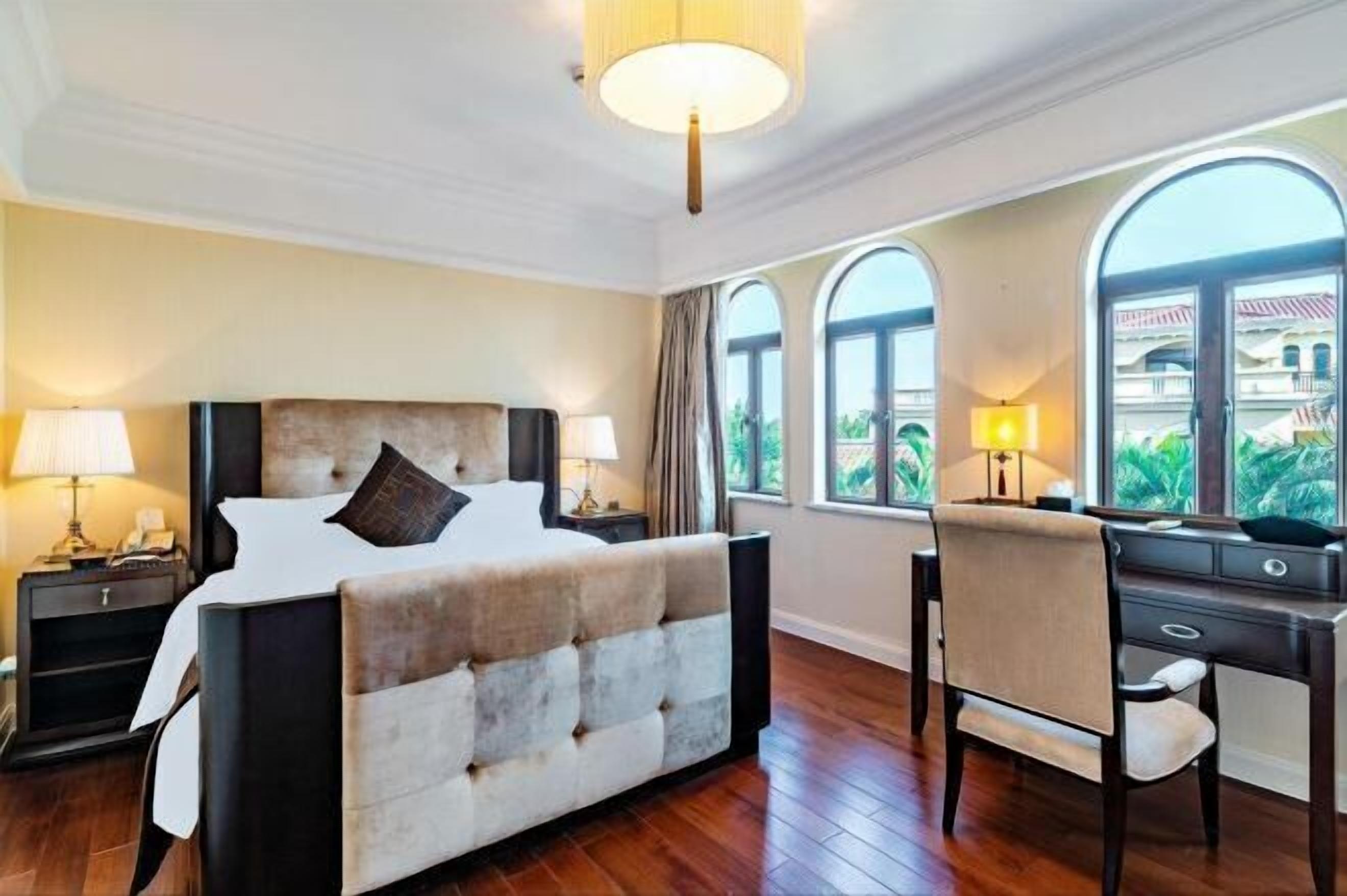 Escrivaninha, espaço de trabalho para notebook, Wi-Fi de cortesia