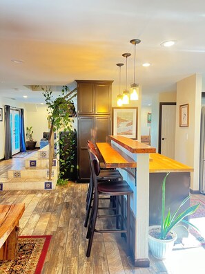 Interior - Spacious home in beautiful Atascadero! Pool table, Ping Pong, Games. Sleeps 15+ (Atascadero)