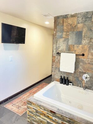 Dusj, boblebad, hårføner og bidé