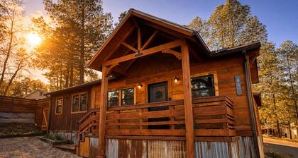 Rustline Haus - Cabin w/ Hot Tub, Walk to Village