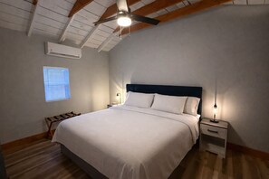 3 makuuhuonetta, silitysrauta/-lauta, ilmainen Wi-Fi, vuodevaatteet