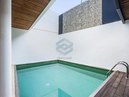 Villa Sol Sal free parking by Staycare