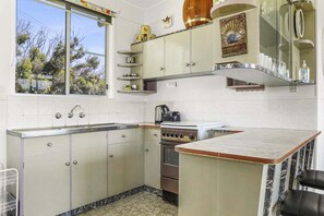Private kitchen - Waratah Cottage Bendalong (Bendalong)