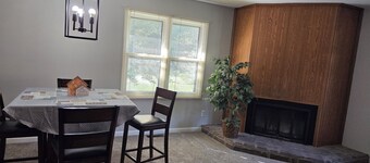 3-bedroom 2-bath house in peaceful Newburgh close to downtown restaurants