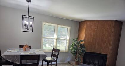 3-bedroom 2-bath house in peaceful Newburgh close to downtown restaurants