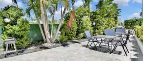 Estúdio, vista para a praia | Opções para refeição ao ar livre