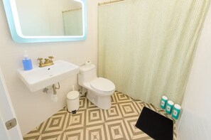 Bathroom - Cozy Miami Beach Haven (Miami Beach)