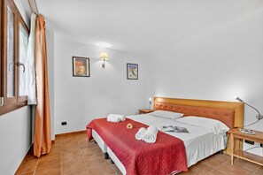 1 bedroom, WiFi, bed sheets - Hercules's House (Bardonecchia)