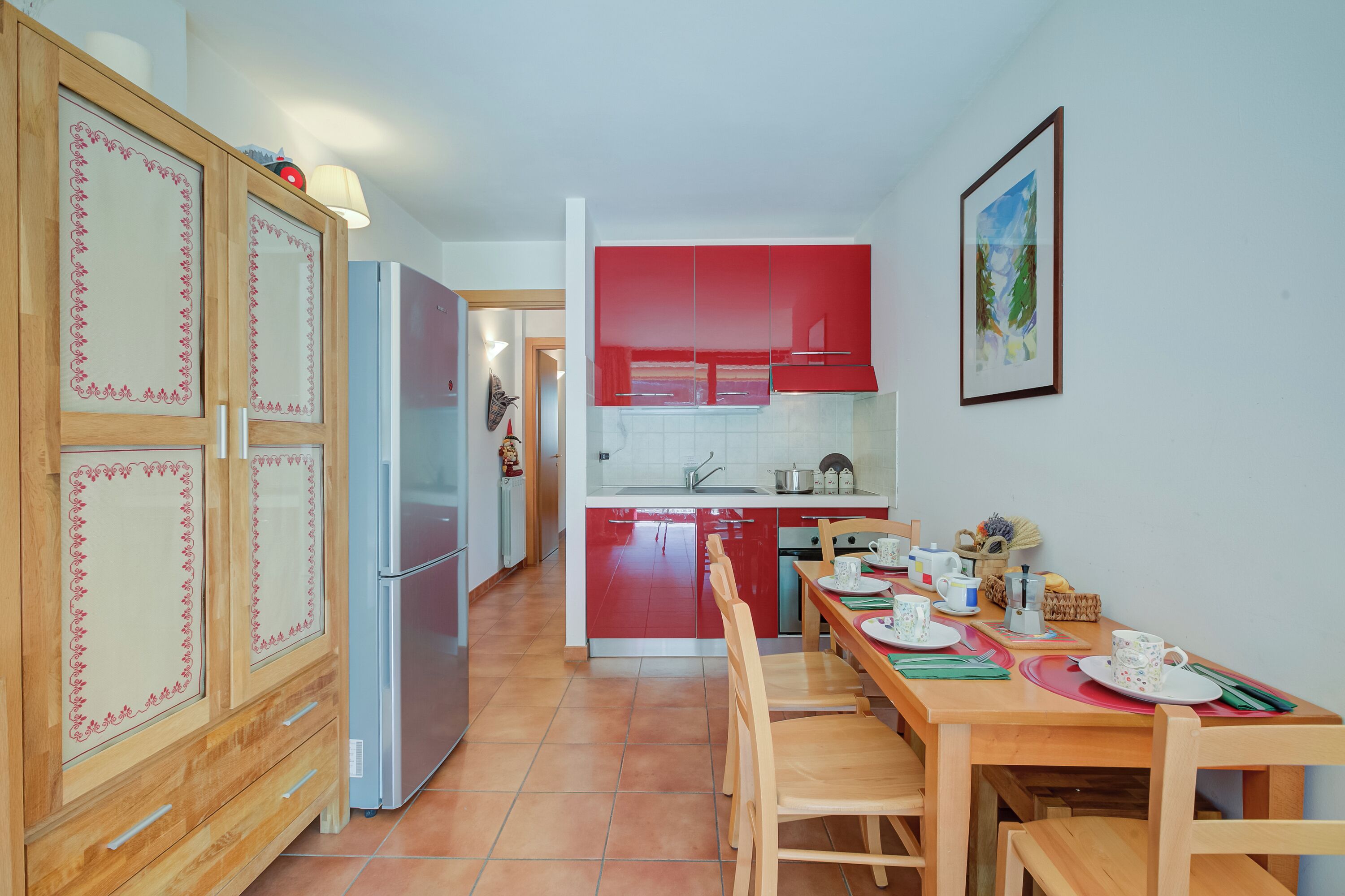 Køleskab, mikrobølgeovn, ovn, kogeplade