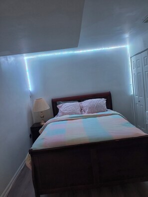 1 habitación, tabla de planchar con plancha, wifi y ropa de cama 