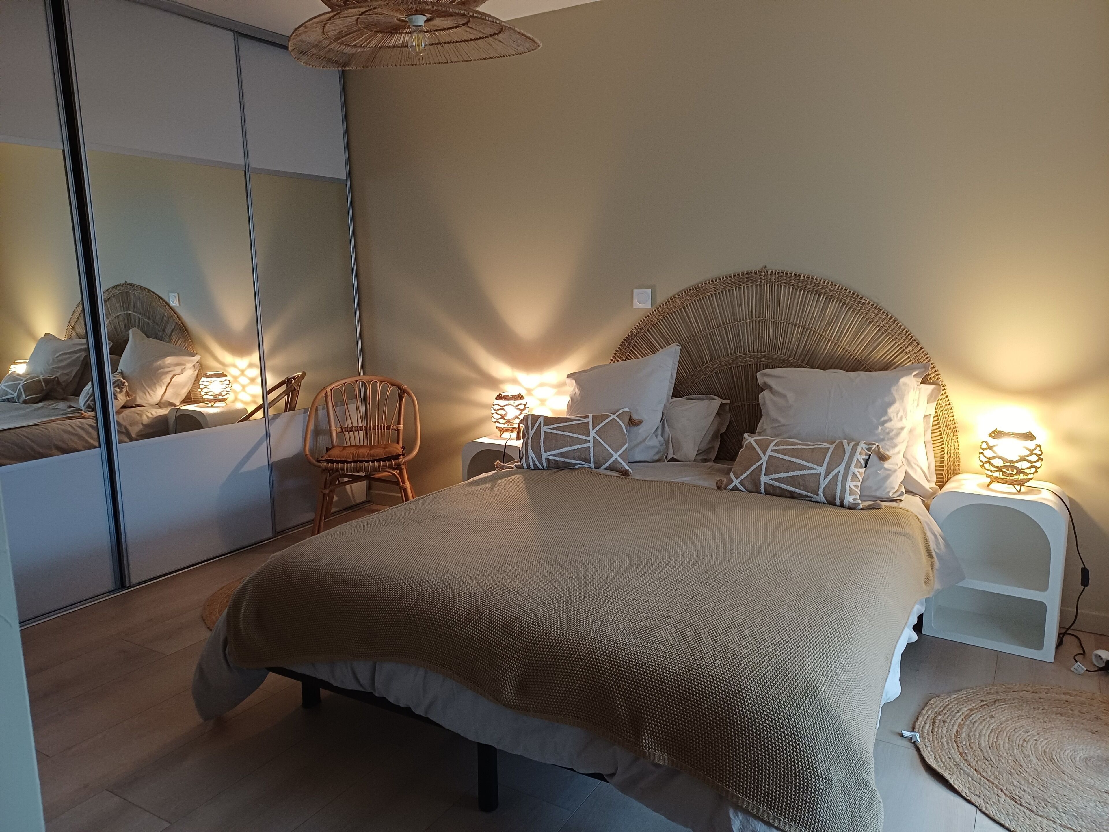 4 bedrooms, desk, iron/ironing board, travel crib