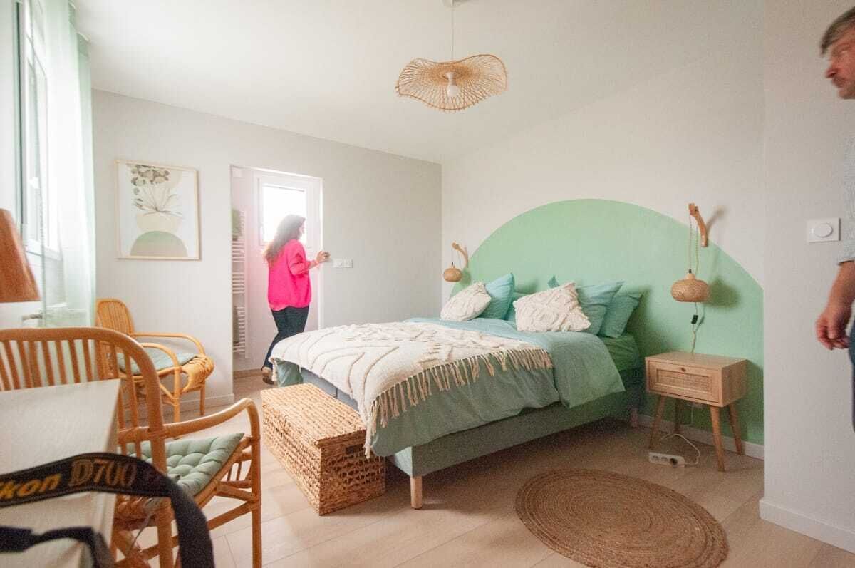 4 slaapkamers, een bureau, een strijkplank/strijkijzer, reisbedje