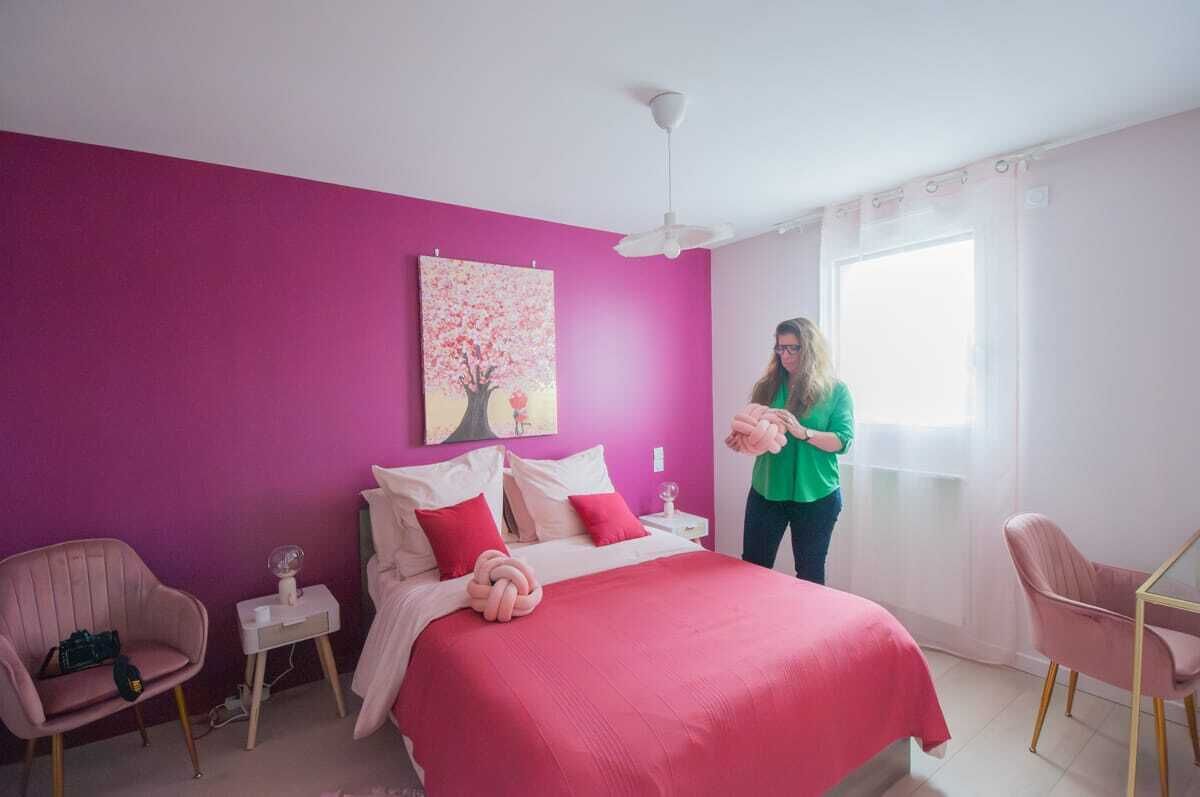 4 makuuhuonetta, työpöytä, silitysrauta/-lauta, vauvan matkasänky