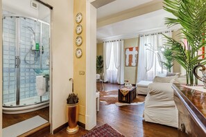 Hair dryer, towels, soap, toilet paper - PIAZZA DI SPAGNA FABULOUS AND COZY APARTMENT (Roma)