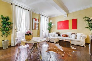 TV - PIAZZA DI SPAGNA FABULOUS AND COZY APARTMENT (Roma)
