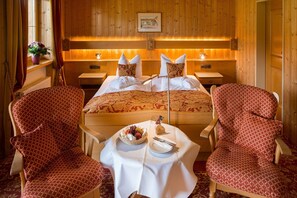 Comfort Double Room, Garden View | Desk, laptop workspace, blackout drapes, free WiFi - Landhotel zur Grenze (Maierhöfen)