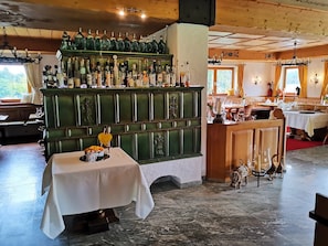 Bar (on property) - Landhotel zur Grenze (Maierhöfen)