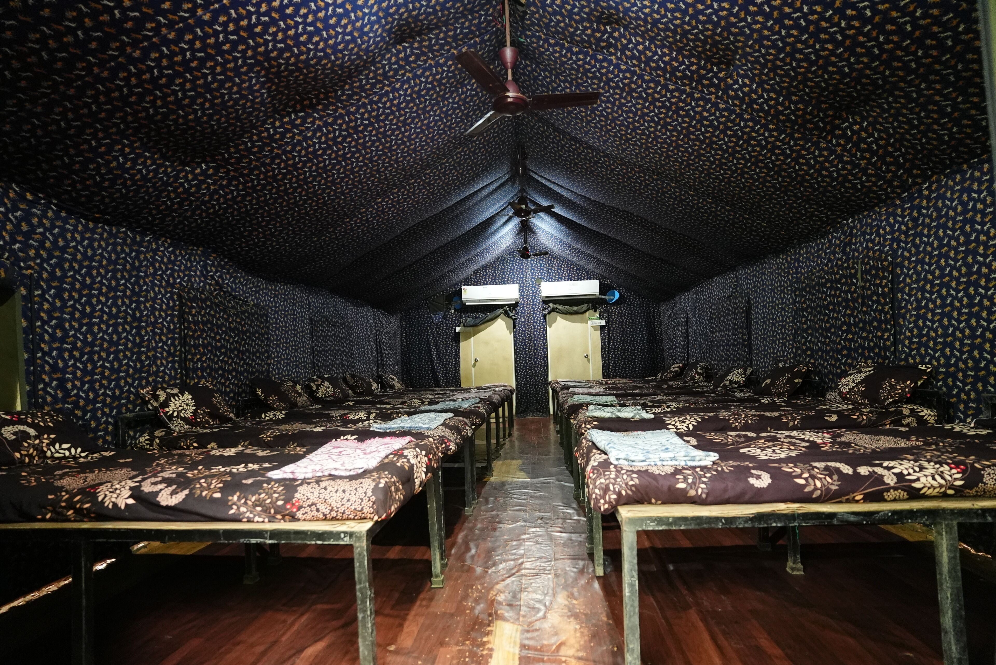 共同ドミトリー | エジプト綿のシーツ、高級寝具、低反発ベッド、デスク