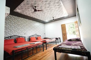 Escritorio, espacio para trabajar con un portátil, wifi gratis