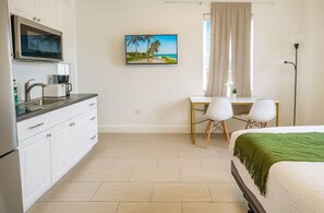 Free WiFi - Sunny Escape Miami Beach Studio (Miami Beach)