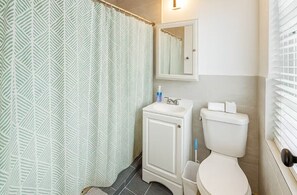 Bathroom - Sunny Escape Miami Beach Studio (Miami Beach)